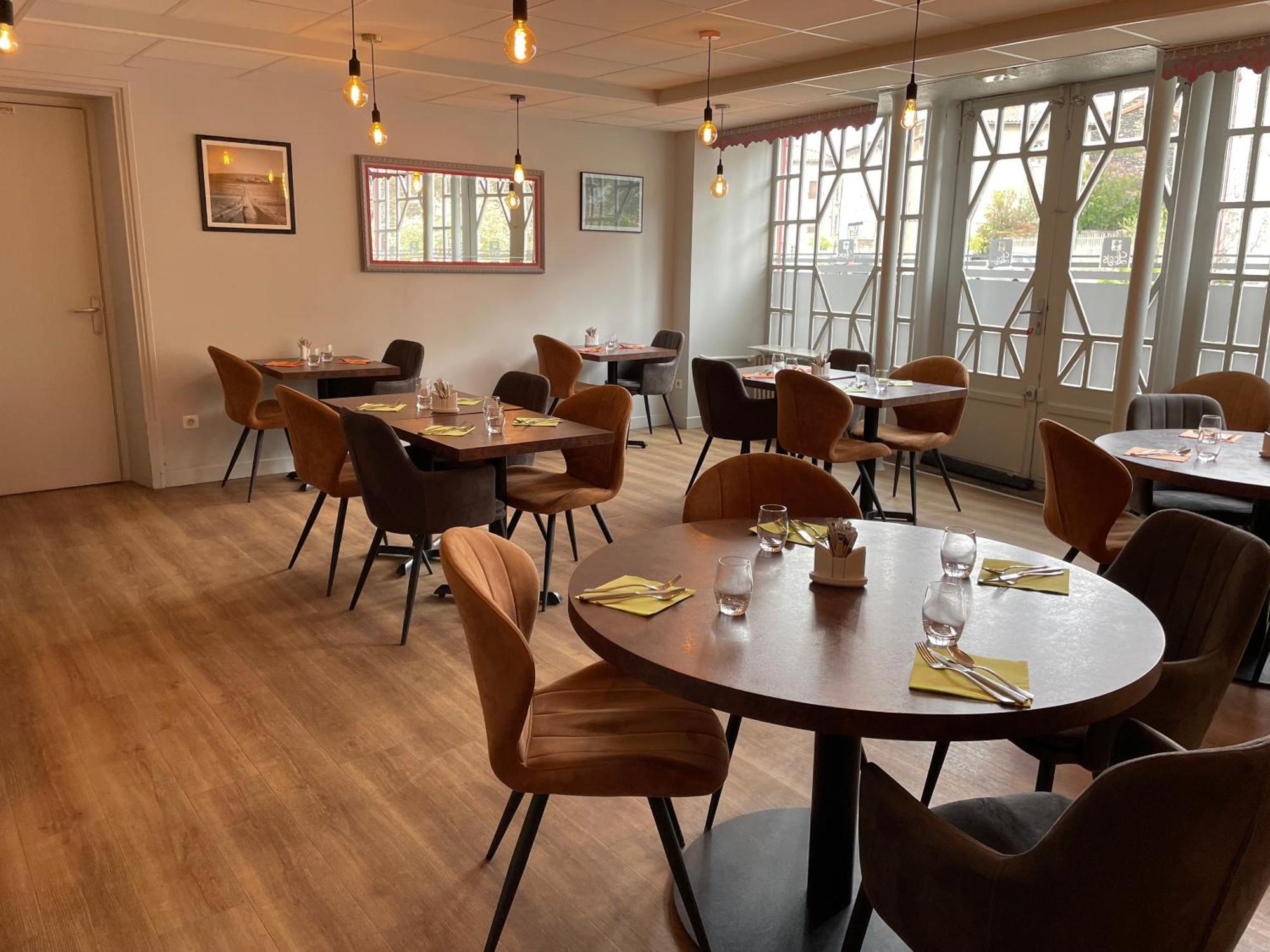 Logis Hotel Restaurant Des Voyageurs Saint-Paulien Екстериор снимка